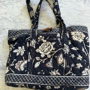 The Vera Bradley Crabtree & Evelyn Floral  tote bag